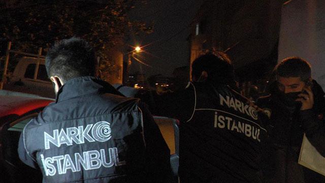 İstanbulda zehir tacirlerine şafak baskını: 29 gözaltı