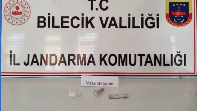 Bozüyükte durdurulan araçta uyuşturucu ele geçirildi