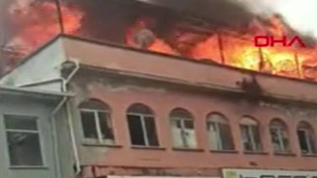 Koltuk imalathanesi alev alev yandı