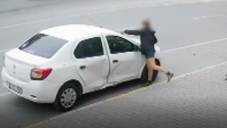 Tartıştığı eşinin otomobilini parçaladı