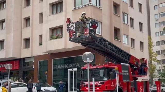 Lokantanın bacasından apartmana sıçrayan yangın söndürüldü