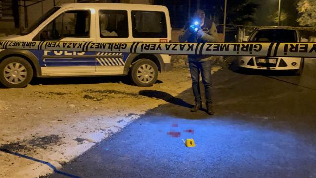 Eve giren hırsız ev sahibini silahla vurdu