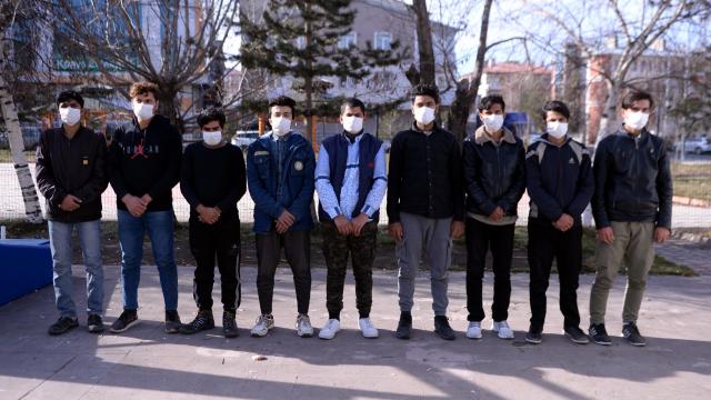 Ardahanda 9 düzensiz göçmen yakalandı