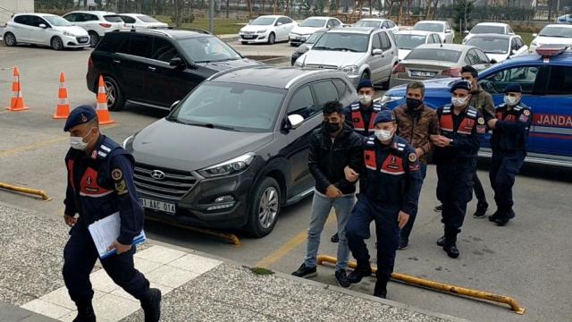 Boluda çaldıkları halat tamburunu satmaya çalıştıkları öne sürülen 3 zanlı yakalandı