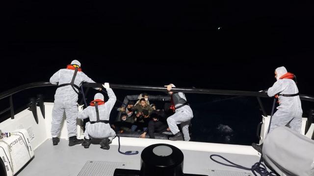 İzmirde 68 düzensiz göçmen kurtarıldı