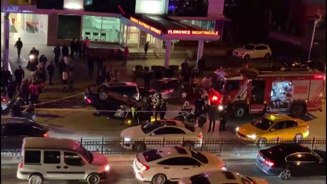 İstanbulda trafik kazası: 4 araca çarpıp takla attı