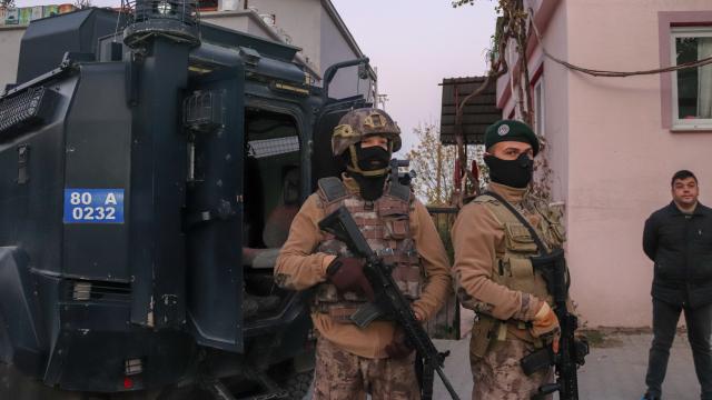 Osmaniye merkezli uyuşturucu operasyonunda 16 zanlı yakalandı