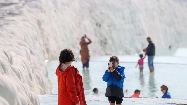 Pamukkale, sonbaharda da turistleri ağırlıyor