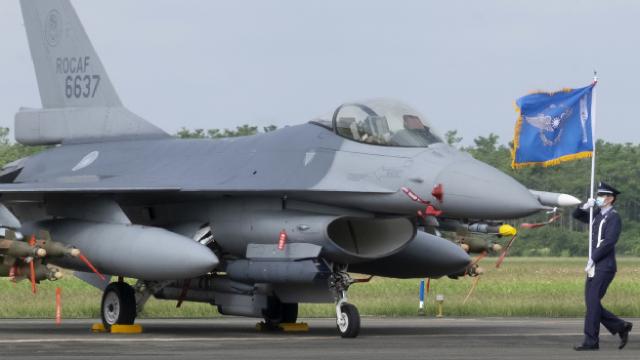 Tayvan F-16 uçaklarını yeniliyor