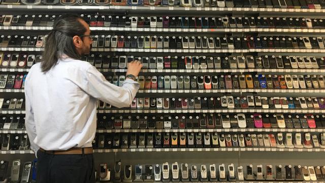 2 bin 779 telefonlu koleksiyoner Guinnesse göz kırptı