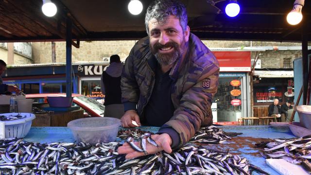 Hamsi bolluğu yüzleri güldürdü
