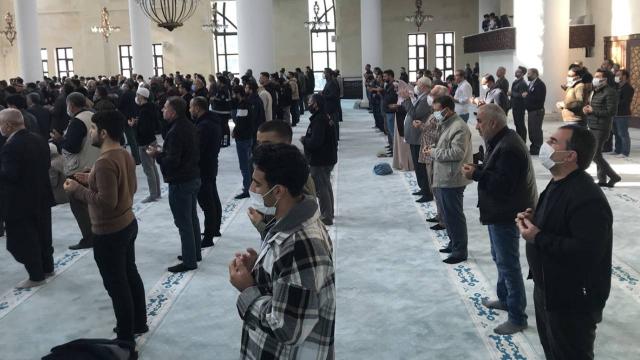 Şanlıurfadaki camilerde yağmur duası edildi