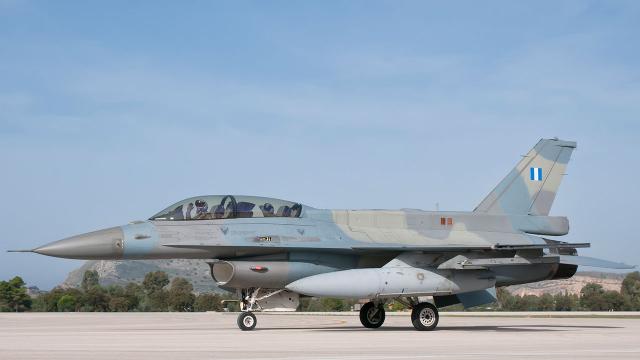 Yunanistana ait F-16 düştü