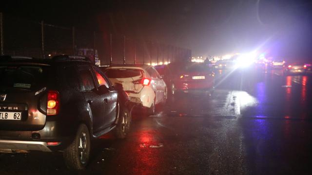 Anadolu Otoyolunda zincirleme kaza: 5 yaralı