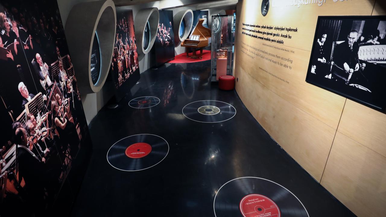 Plak desenli zeminde müzik deneyimi