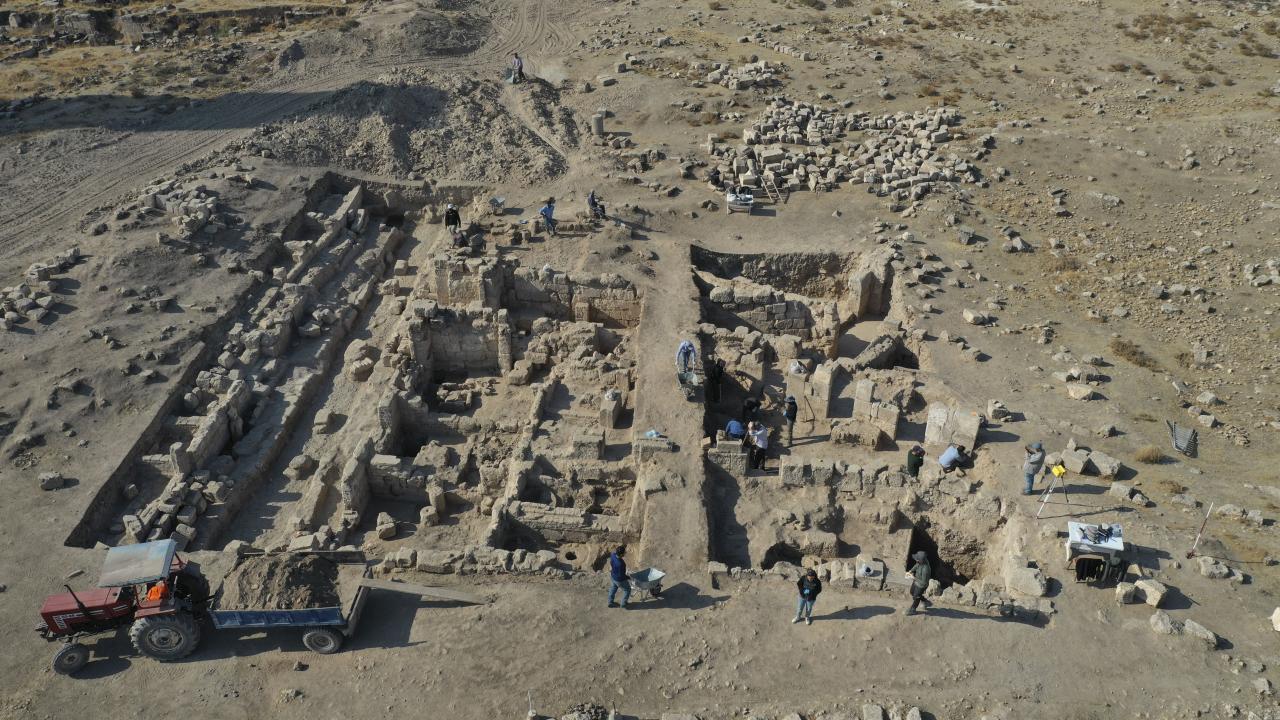 Koç, Harran`ın bilimde ve bilimsel eğitimde dünyaya öncülük etmiş bir yer olduğuna işaret ederek,