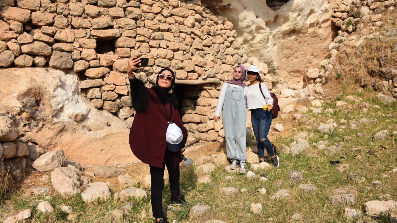 "100 yıllık zeytin ağaçları ve eski yerleşimler gördük"