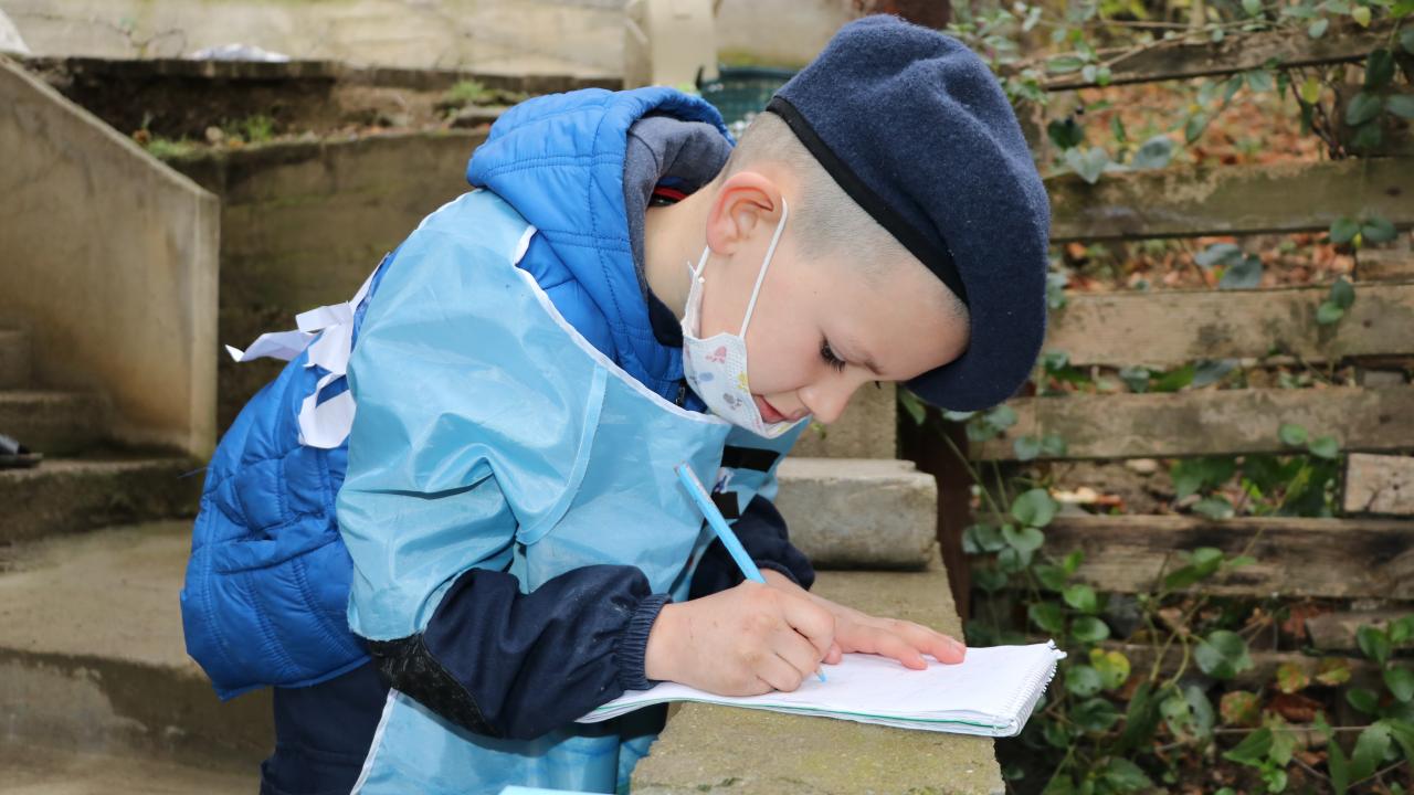 Demir, okuldan kalan zamanlarda Mikail`in devriyenin yolunu gözlediğini aktararak,