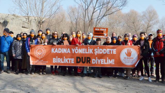 Aksarayda kadına şiddete karşı yürüdüler