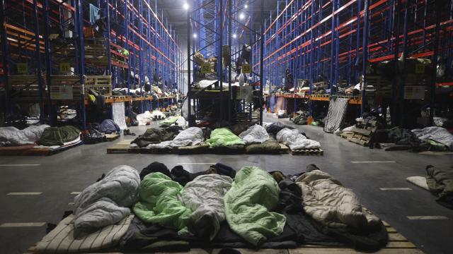 Belarus-Polonya sınırındaki 2 bin kişinin bekleyişi devam ediyor