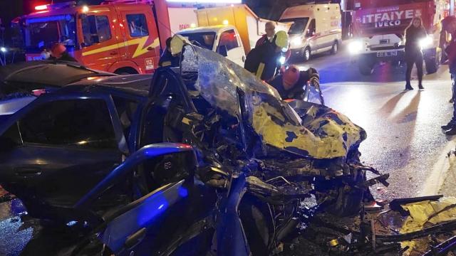 Beton bariyere çarpan otomobilin sürücüsü yaşamını yitirdi