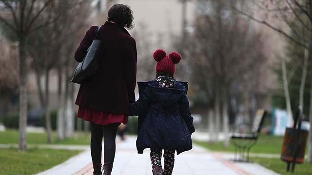 Evlat edinme ile 18 binden fazla çocuk aile ortamına kavuştu