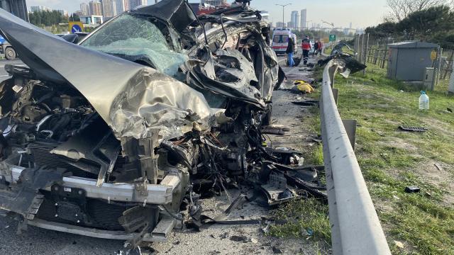 Hafriyat kamyonu 4 araca çarptı: 2 ölü