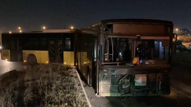 Başakşehirde İETT otobüsü refüje çıktı