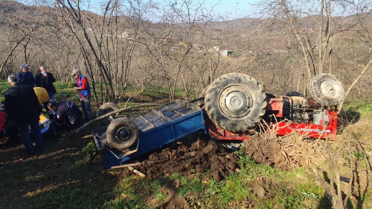 Görme engelli baba traktörün altında kalan oğlunu kurtardı