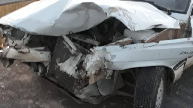 Şanlıurfada otomobil bariyerlere çarptı: 5 yaralı