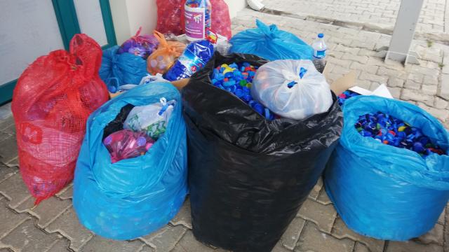 Gaziden engellilere tekerlekli sandalye yardımı