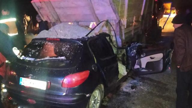 Otomobil traktöre çarptı: 1 ölü, 1 yaralı