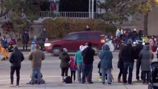 ABD'de bir araç kalabalığa daldı