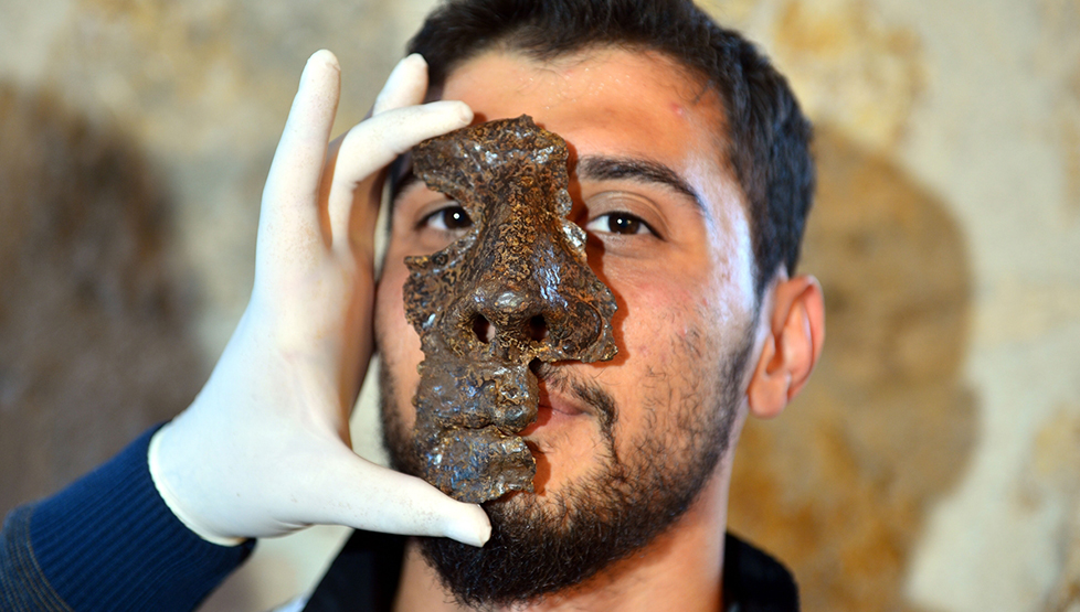 "Yapıdaki sur duvarından burasının askeri yapı olduğunu tahmin ediyoruz"