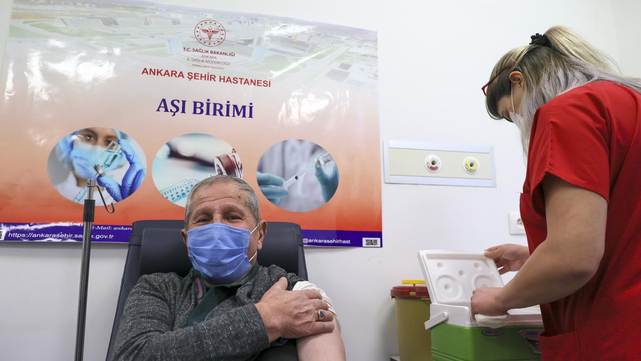 COVID-19 geçirmiş kişi aşı olmalı mı?