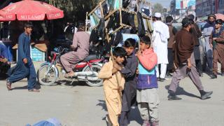 Afganistan'da çocuklar çalışmaya başladı