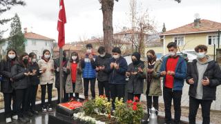 Şehit öğretmen Aybüke Yalçın kabri başında anıldı
