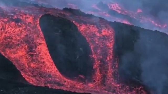 Cumbre Vieja Yanardağı 4üncü koldan denize akıyor