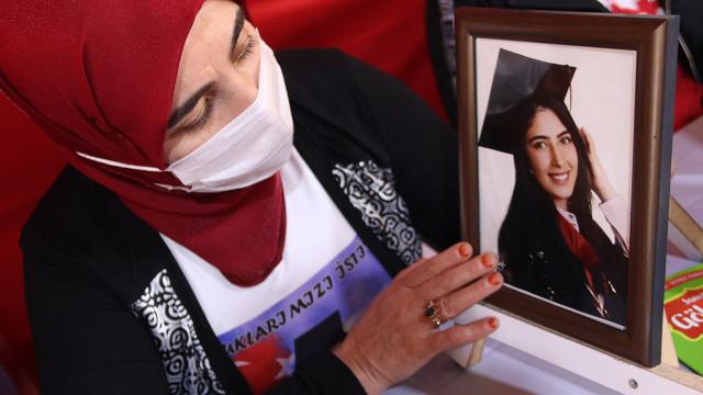 Türkan Mutlu kızı için evlat nöbetinde: Öğretmen olacaktı