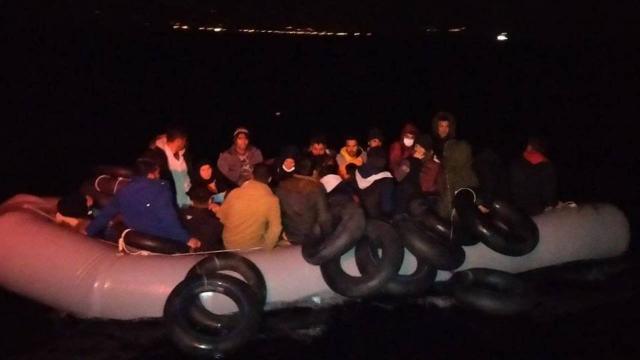 Çanakkalede Yunanistanın ittiği 91 düzensiz göçmen kurtarıldı