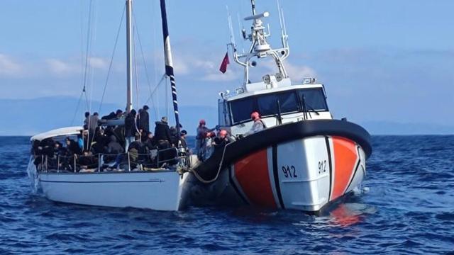 Türk kara sularına itilen 199 düzensiz göçmen kurtarıldı