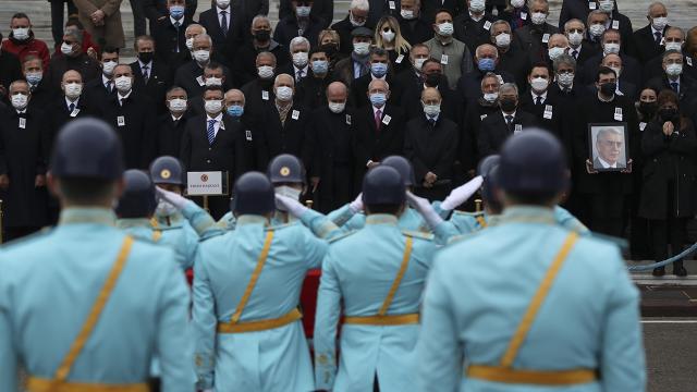 Eski Bakan Güneş için TBMMde cenaze töreni düzenlendi