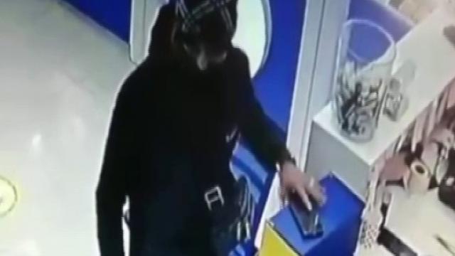 Telefon kılıfının parasını ödedi, telefon çaldı
