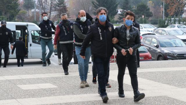 Boluda yakalanan 5 hırsızlık şüphelisinden 3ü tutuklandı