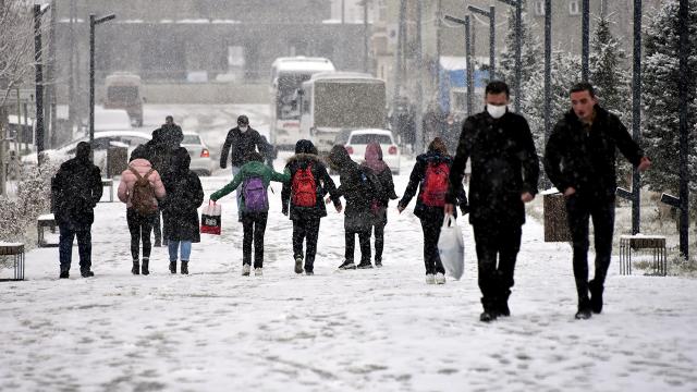Havalar soğudu, birçok il güne karla uyandı