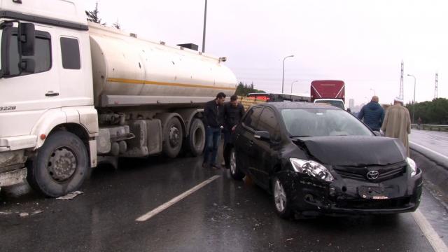 Başakşehirde 9 araç birbirine girdi