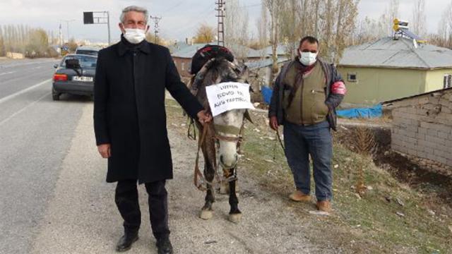 Muhtar atına binip, mahalleliyi aşıya davet etti