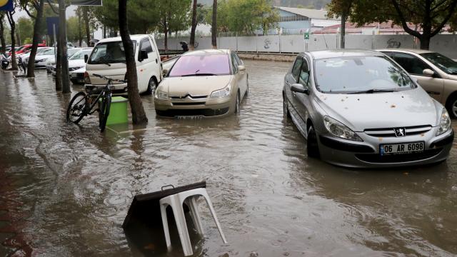 Muğlada sağanak hayatı olumsuz etkiledi