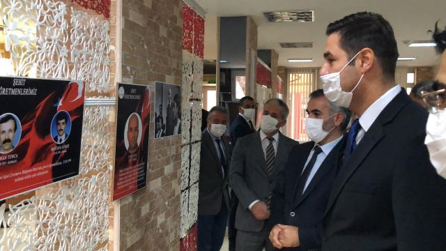 Germencikte şehit öğretmenlerin fotoğraflarının yer aldığı sergi açıldı
