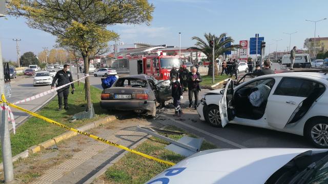 Samsunda üç otomobilin karıştığı trafik kazasında 1 kişi öldü, 3 kişi yaralandı